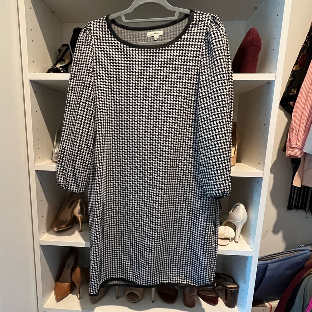 Black and white sweater dress, oversized  shoulders